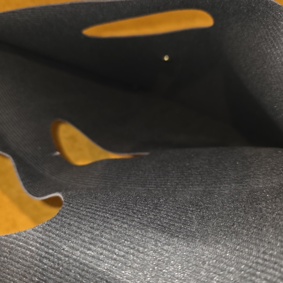 Chic Black Crocodile-Embossed Clutch - Picture 2 of 3